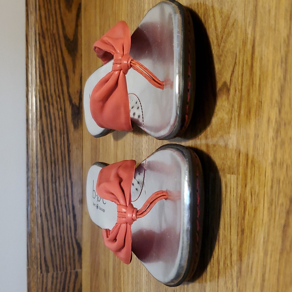 b.o.c. Born Concept Women's Coral And Silver Thong Sandals Flip Flops Size 7 - Picture 9 of 14
